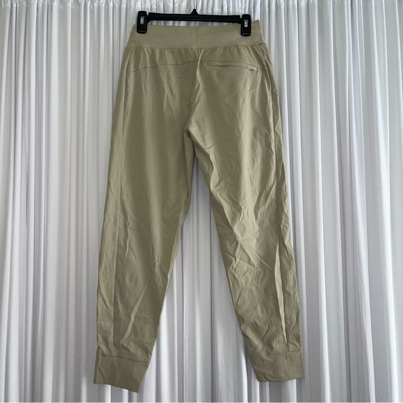 Athleta TREKKIE NORTH JOGGER in Tan/Cream size 2 - Picture 7 of 8